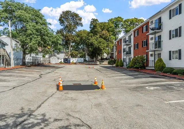 2nd image of 16 Edgeworth, Worcester, MA 01605
