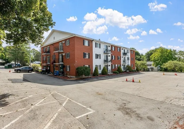 26th image of 16 Edgeworth #16, Worcester, MA 01605 | MLS# 73566868
