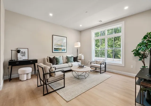 1st image of 7 Cross St #201, Wilmington, MA 01887 | MLS# 73565410