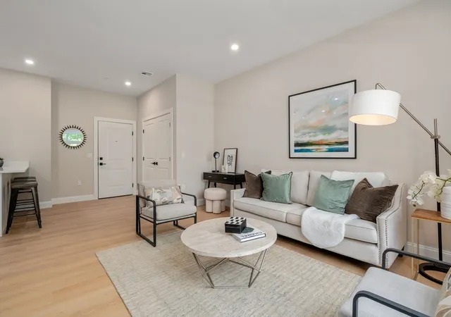 3rd image of 7 Cross St #201, Wilmington, MA 01887 | MLS# 73565410