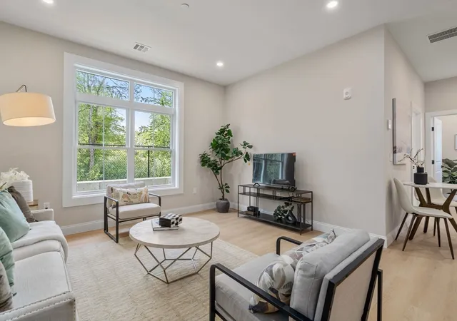 4th image of 7 Cross St #201, Wilmington, MA 01887 | MLS# 73565410