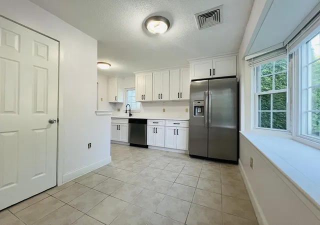 4th image of 651 Brookside Dr, Andover, MA 01810