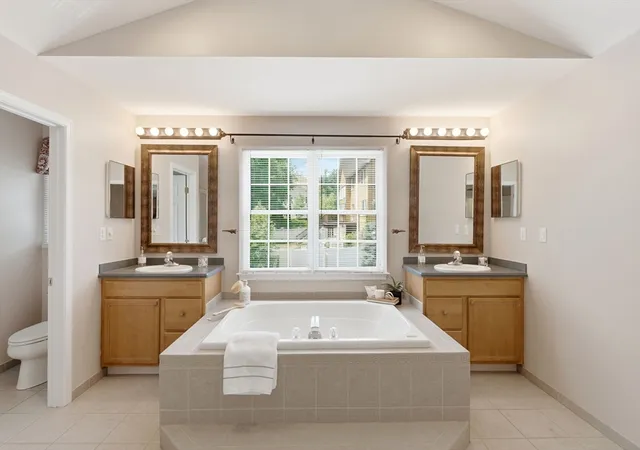 Homes for sale in Grafton, MA | 1 Valley View Dr, Grafton, MA 01536 | MLS# 73538685