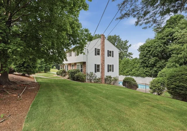 1st image of 109 Country Ln, Leominster, MA 01453 | MLS# 73551254