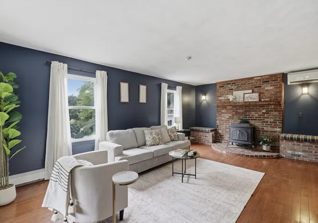 2nd image of 109 Country Ln, Leominster, MA 01453 | MLS# 73551254
