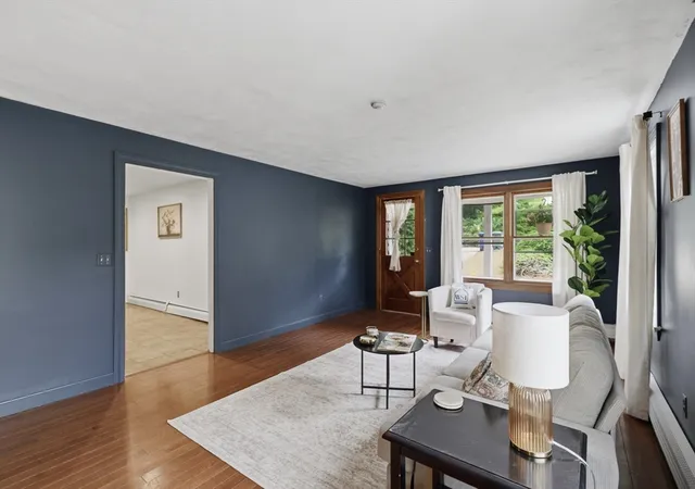 3rd image of 109 Country Ln, Leominster, MA 01453 | MLS# 73551254