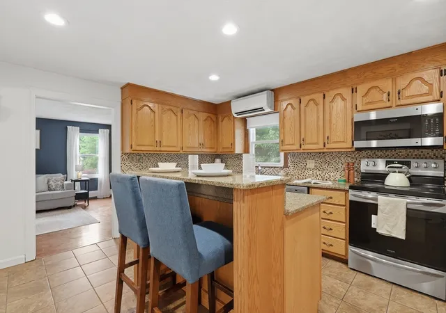 4th image of 109 Country Ln, Leominster, MA 01453 | MLS# 73551254