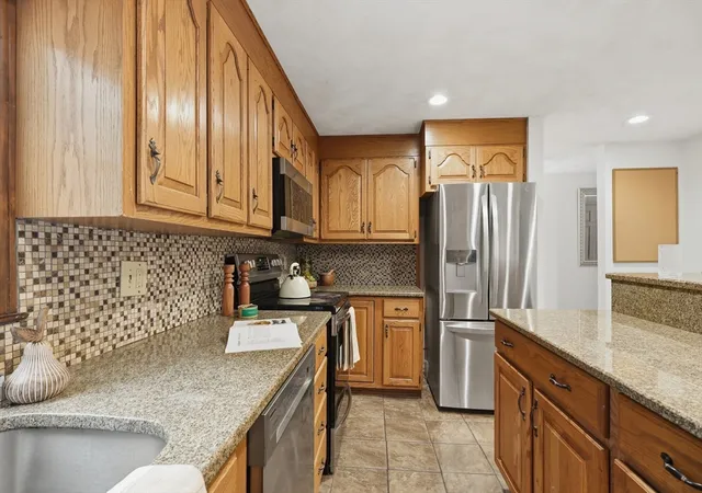 5th image of 109 Country Ln, Leominster, MA 01453 | MLS# 73551254