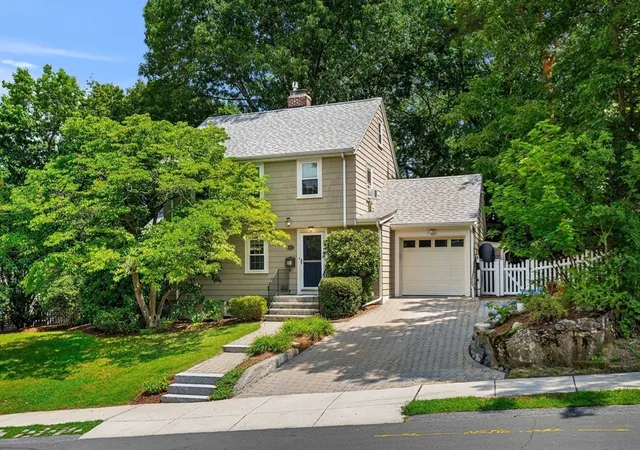 1st image of 4 Daniels St, Lexington, MA 02421 | MLS# 73550593