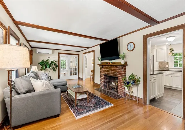 3rd image of 4 Daniels St, Lexington, MA 02421 | MLS# 73550593