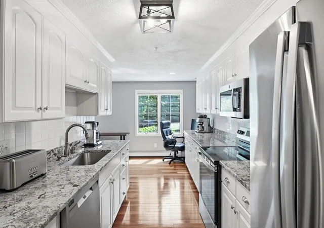 3rd image of 4 Partridge Ln, Lynnfield, MA 01940 | MLS# 73551490