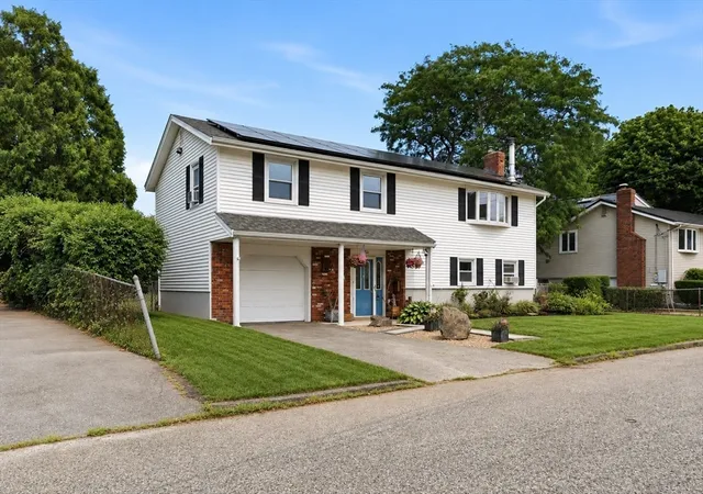 3rd image of 84 Almeda St, Salem, MA 01970 | MLS# 73550761