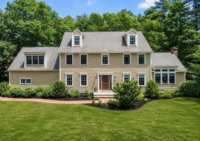 Homes for sale in Duxbury, MA | 20 Lewis Farm Rd, Duxbury, MA 02332 | MLS# 73540907