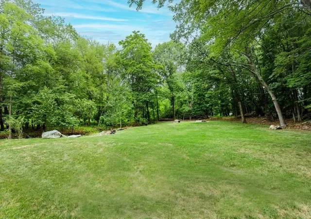 32nd image of 165 Astle St, Tewksbury, MA 01876 | MLS# 73553521