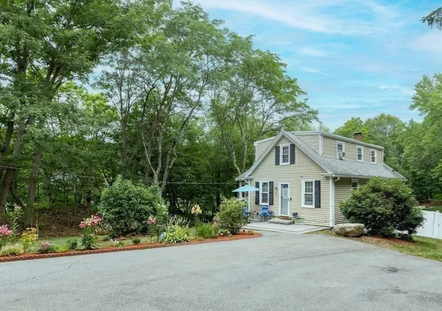 5th image of 165 Astle St, Tewksbury, MA 01876 | MLS# 73553521