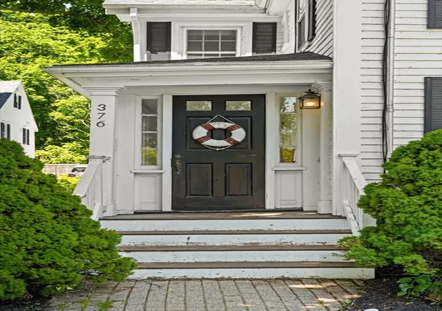 image of 376 Main St, Amesbury, MA 01913