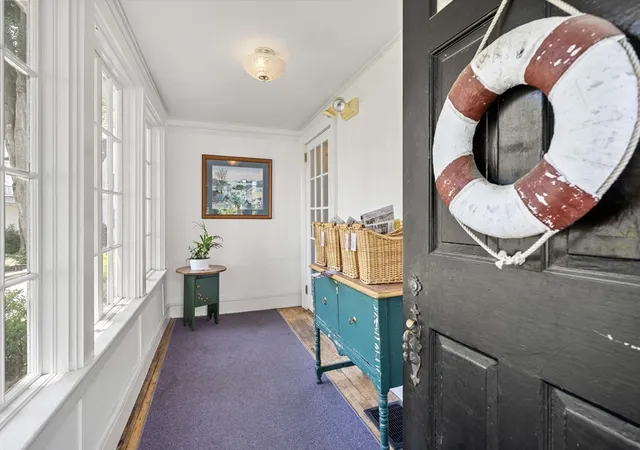 image of 376 Main St, Amesbury, MA 01913