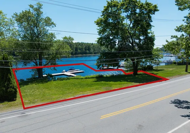image of 376 Main St, Amesbury, MA 01913