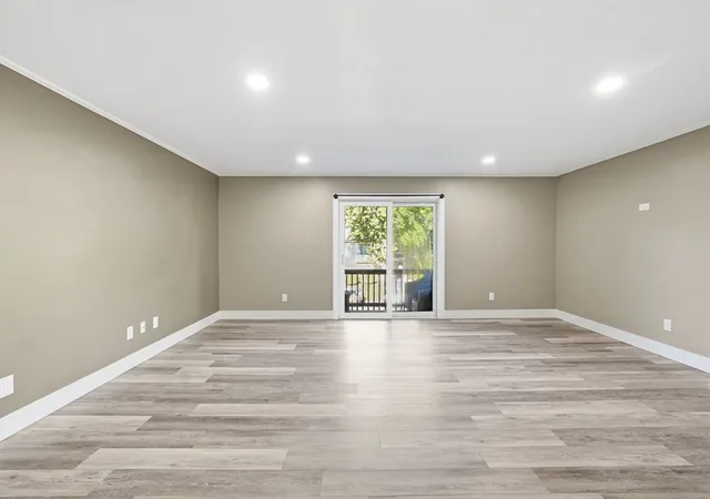 2nd image of 17 Thayer Pond Dr, Oxford, MA 01540