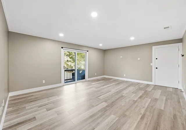3rd image of 17 Thayer Pond Dr, Oxford, MA 01540