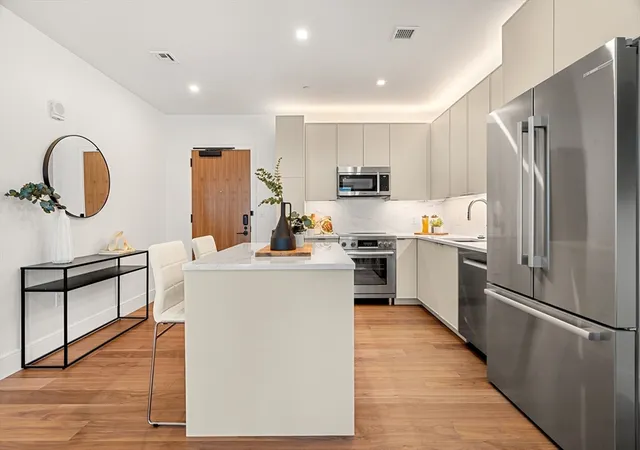 3rd image of 1515 Commonwealth Ave #515, Boston, MA 02135 | MLS# 73545587