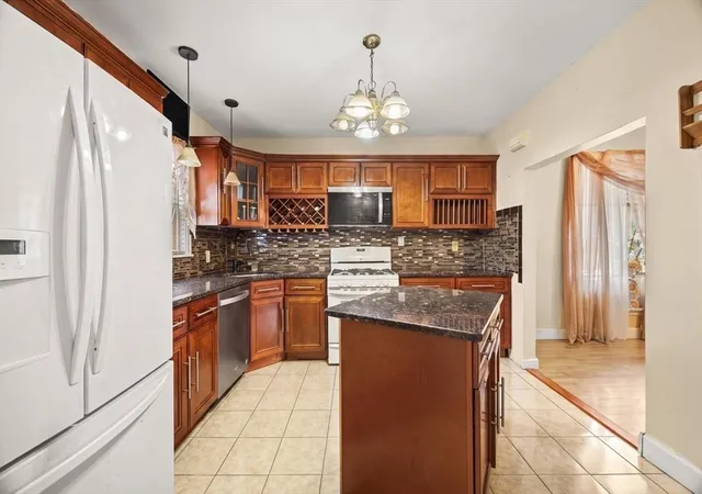 Photo 4 of Sale Pending at 7 Hopewell Rd, Hyde Park, MA 02136 | MLS# 73545311 | Listing updated on 2026-08-31