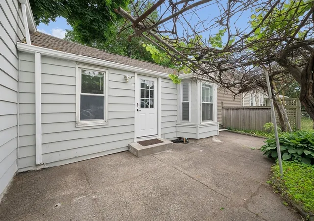 2nd image of 370 Pleasant St, Pawtucket, RI 02860 | MLS# 73537042