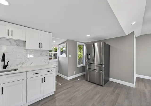 4th image of 370 Pleasant St, Pawtucket, RI 02860 | MLS# 73537042