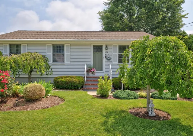 Homes for sale in New Bedford, MA | 212 Pine Grove St, New Bedford, MA 02745 | MLS# 73543665