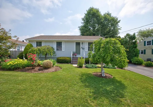 Homes for sale in New Bedford, MA | 212 Pine Grove St, New Bedford, MA 02745 | MLS# 73543665