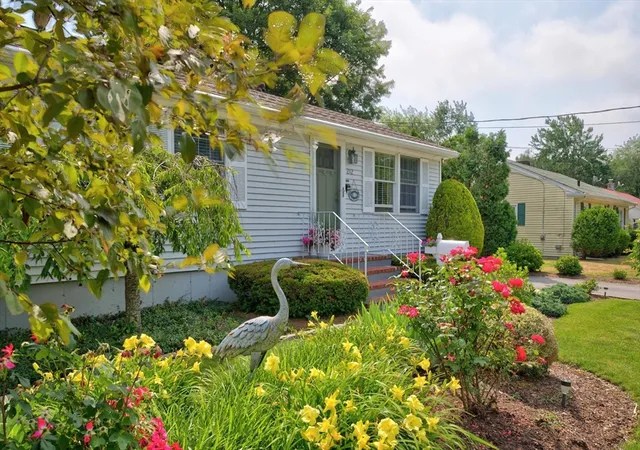 Homes for sale in New Bedford, MA | 212 Pine Grove St, New Bedford, MA 02745 | MLS# 73543665