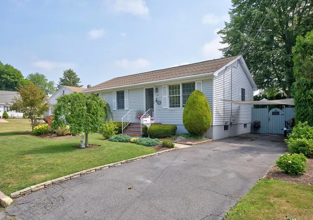 Homes for sale in New Bedford, MA | 212 Pine Grove St, New Bedford, MA 02745 | MLS# 73543665