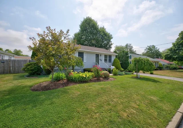 Homes for sale in New Bedford, MA | 212 Pine Grove St, New Bedford, MA 02745 | MLS# 73543665