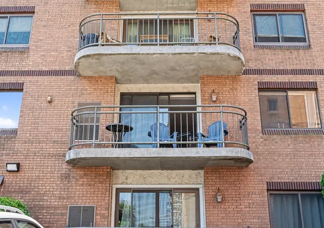 2nd image of 198 Locust St, Lynn, MA 01904