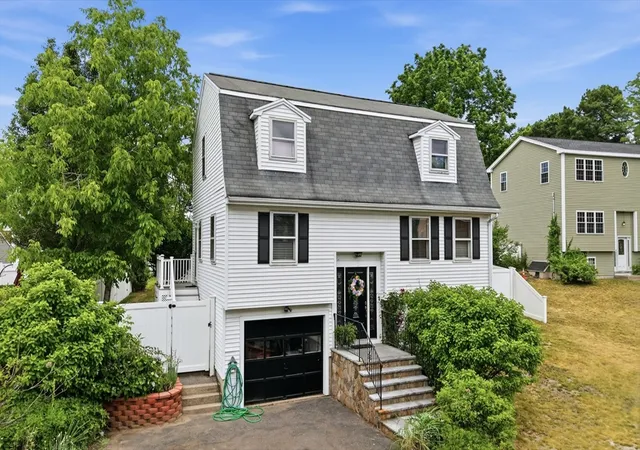 Homes for sale in Woburn, MA | 2 Dobbins Dr, Woburn, MA 01801 | MLS# 73537138