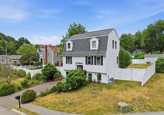 Homes for sale in Woburn, MA | 2 Dobbins Dr, Woburn, MA 01801 | MLS# 73537138