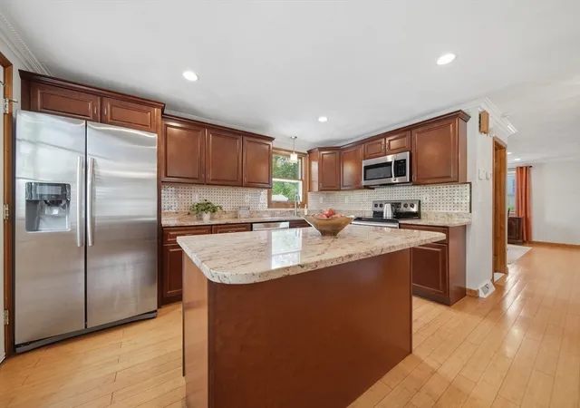 Homes for sale in Woburn, MA | 2 Dobbins Dr, Woburn, MA 01801 | MLS# 73537138