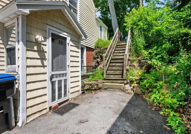 3rd image of 17 Vestry St, Beverly, MA 01915 | MLS# 73547380