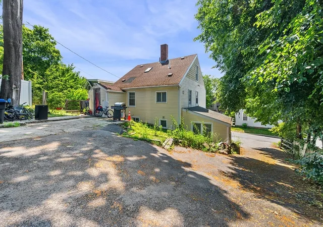 4th image of 17 Vestry St, Beverly, MA 01915 | MLS# 73547380