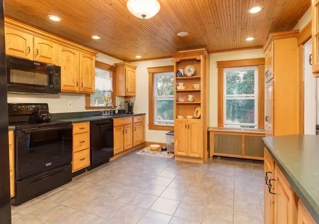 Photo 4 of Single family home for sale at 27 Elm St, Leominster, MA 01453 | MLS# 73556955 | Listing updated on 2026-09-04