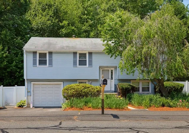 Homes for sale in Burlington, MA | 179 Fox Hill Rd, Burlington, MA 01803 | MLS# 73549380
