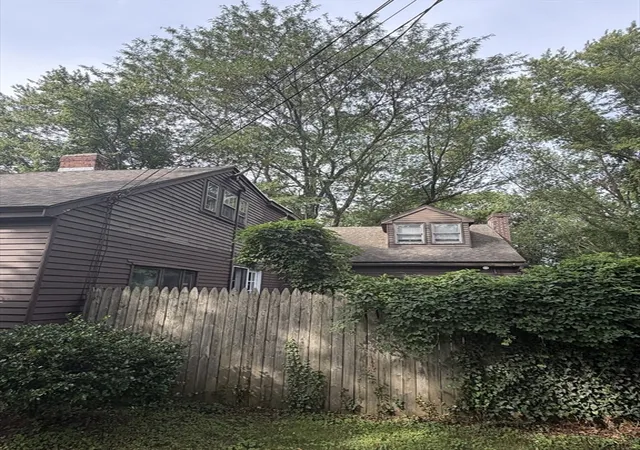 2nd image of 32 River Rd, Andover, MA 01810 | MLS# 73552756
