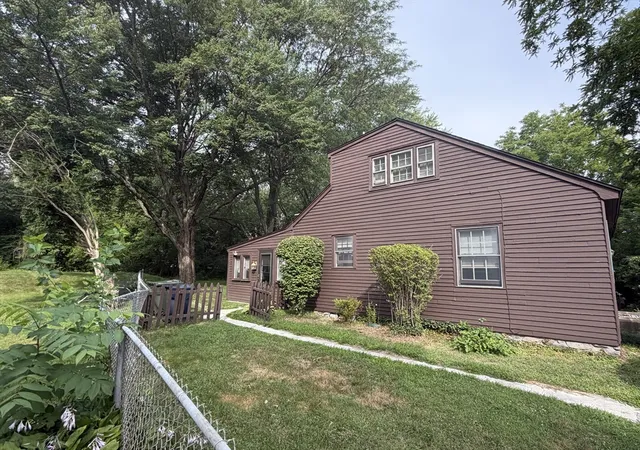 3rd image of 32 River Rd, Andover, MA 01810 | MLS# 73552756
