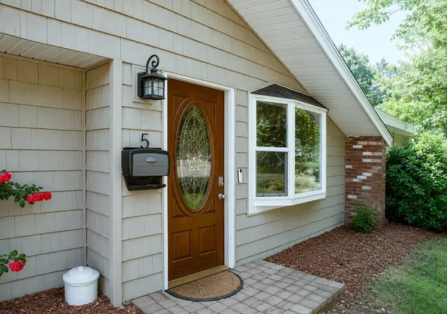 2nd image of 5 Elsie Rd, Brockton, MA 02302 | MLS# 73542184