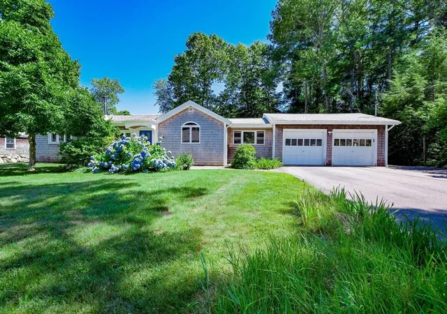 Photo 1 of Single family home for sale at 14 Crapo St, Marion, MA 02738 | MLS# 73553316 | Listing updated on 2026-09-26