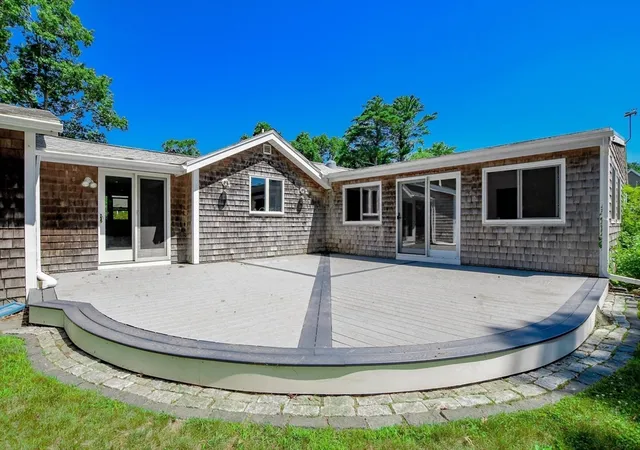 Photo 3 of Single family home for sale at 14 Crapo St, Marion, MA 02738 | MLS# 73553316 | Listing updated on 2026-09-26