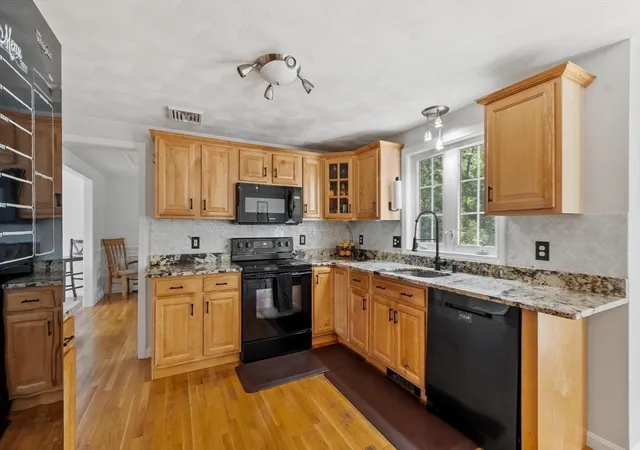 2nd image of 135 Jennies Way, Tewksbury, MA 01876 | MLS# 73530987