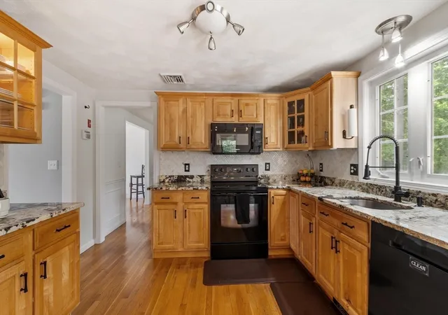 4th image of 135 Jennies Way, Tewksbury, MA 01876 | MLS# 73530987