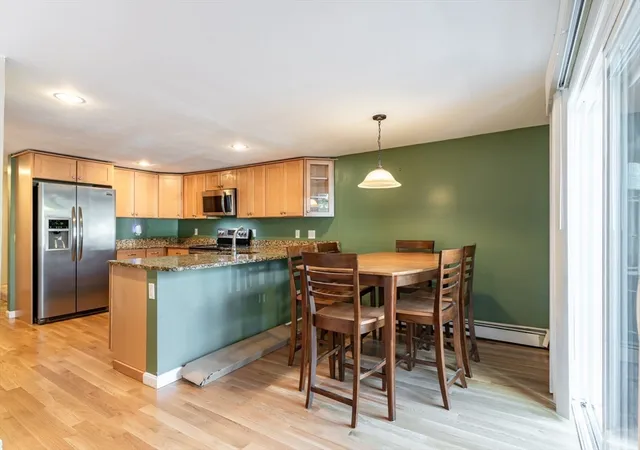 5th image of 2 Senee Ct, Amesbury, MA 01913
