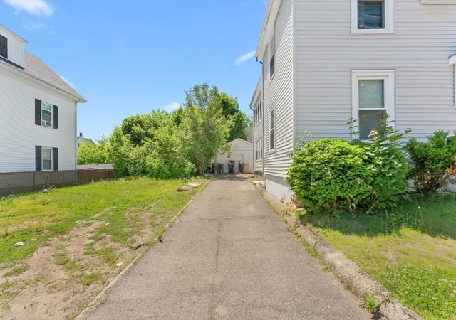 28th image of 112 Ford St, Brockton, MA 02301 | MLS# 73534116